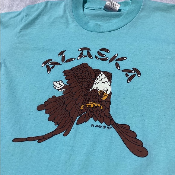Vintage Alaska, two Eagles locked and fighting tourist nature T-shirt - Picture 2 of 3